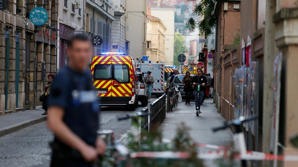 Explosion in French city of Lyon, at least 8 injured — RT World News