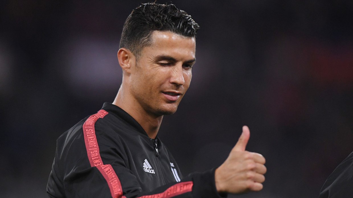 Ronaldo Winks, Then Scores