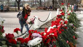 People bring flowers & toys to commemorate Superjet-100 crash-landing victims (VIDEO)
