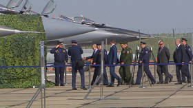 Putin inspects MiG-31 jet with hypersonic Kinzhal missile ahead of talks with Pompeo (VIDEO)