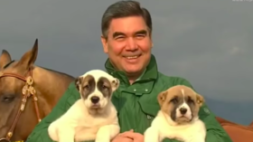 Puppy-loving president of Turkmenistan gifts military with delightful dogs (VIDEO)