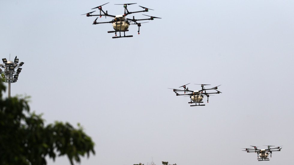 Фото дрона военного беспилотника в небе Moscow unveils anti-UAV device which 'forces' drones to land - RT Russia & Forme