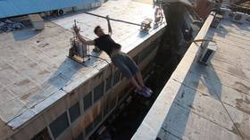 Iranian daredevil does death-defying parkour moves off the sides of buildings (VIDEO)
