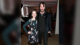 Is Keanu Reeves refusing to touch people in photos because of #MeToo? Should we as well?