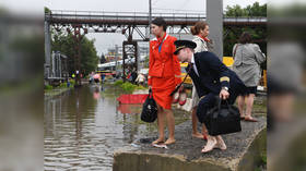 Submerged cars & barefoot airline crews as rain hits doorstep of Moscow’s largest airport