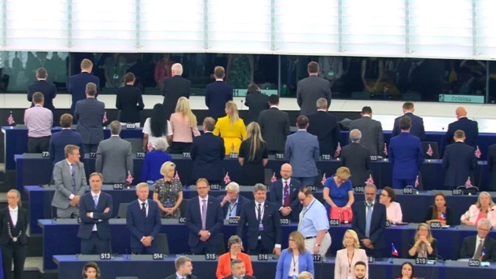 Farages Brexit Party Meps Turn Their Backs On Eu Anthem During