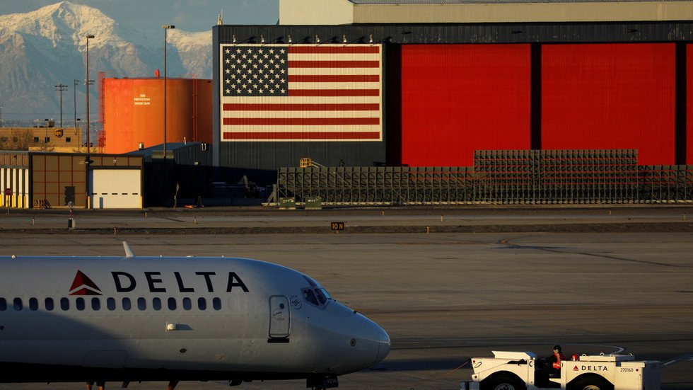 Delta engine filmed FALLING APART midflight before emergency landing