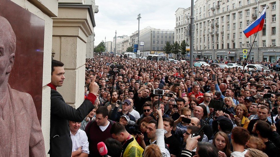 Demonstrators Rally For Disqualified Independent Candidates In Moscow ...