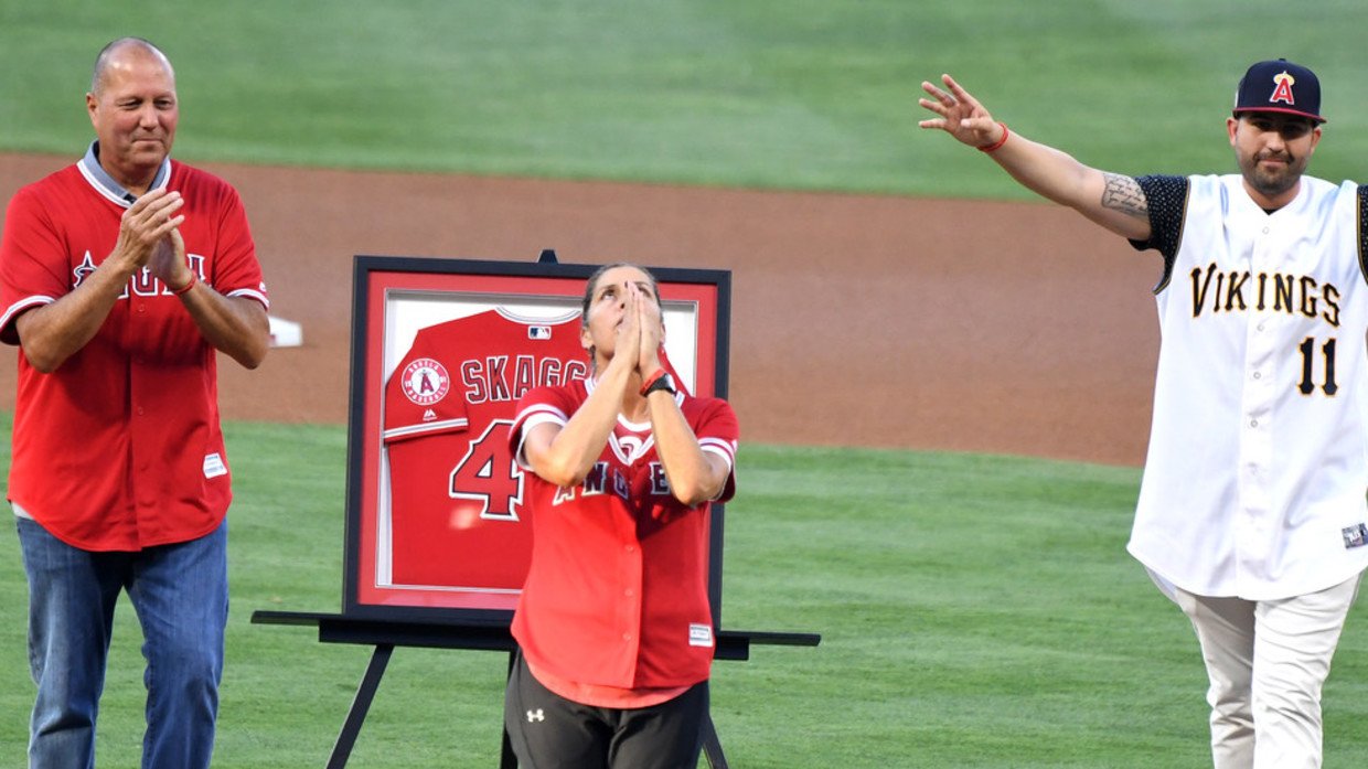 Tyler Skaggs' mom throws first pitch in Angels' 1st home game