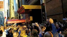 Show must go on: NY blackout sees Carnegie Hall choir perform on the streets (VIDEOS)