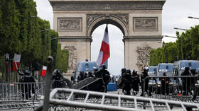 Barricades & tear gas: 150+ arrested amid Bastille Day celebrations (PHOTO, VIDEO)