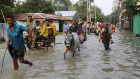 Bangladeshi rivers break their banks, 400,000 forced to evacuate