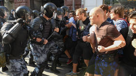 Over 1,000 detained at unsanctioned Moscow rally after clashes & attempts to block roads (VIDEO)