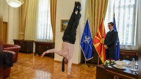 Diplomacy tricks: Israeli envoy performs HANDSTAND at meeting with Macedonian president (PHOTO)