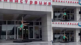 Pole dance performed on doorstep of city council in Russia (VIDEO)