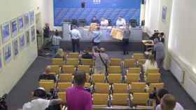 Egg-tossing radicals hijack press conference at Ukraine’s state news agency (VIDEO)
