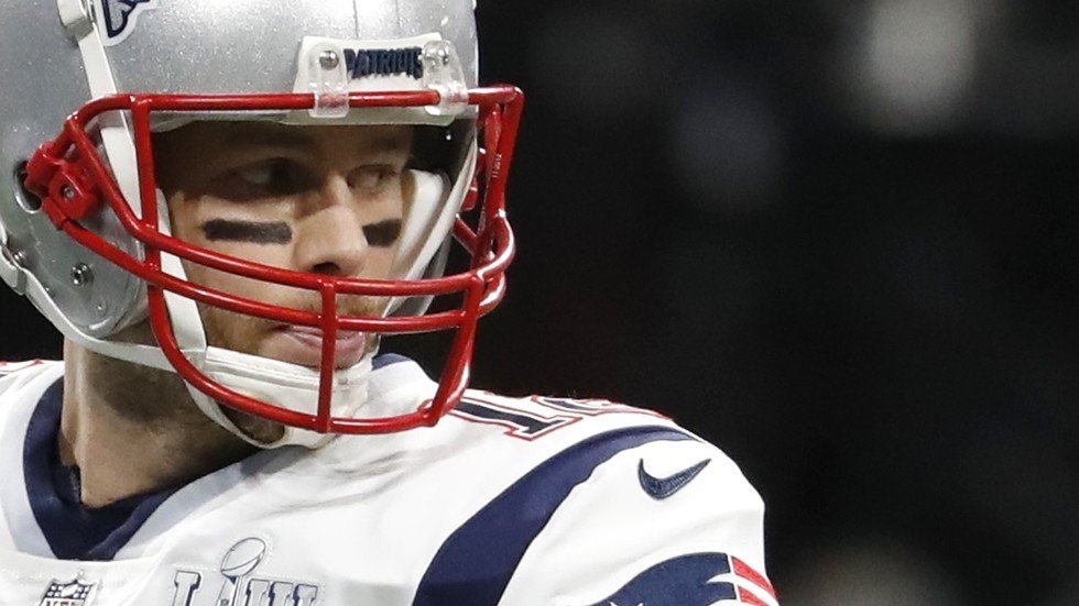 NFL legend Tom Brady agrees new deal to tie him to the New England ...