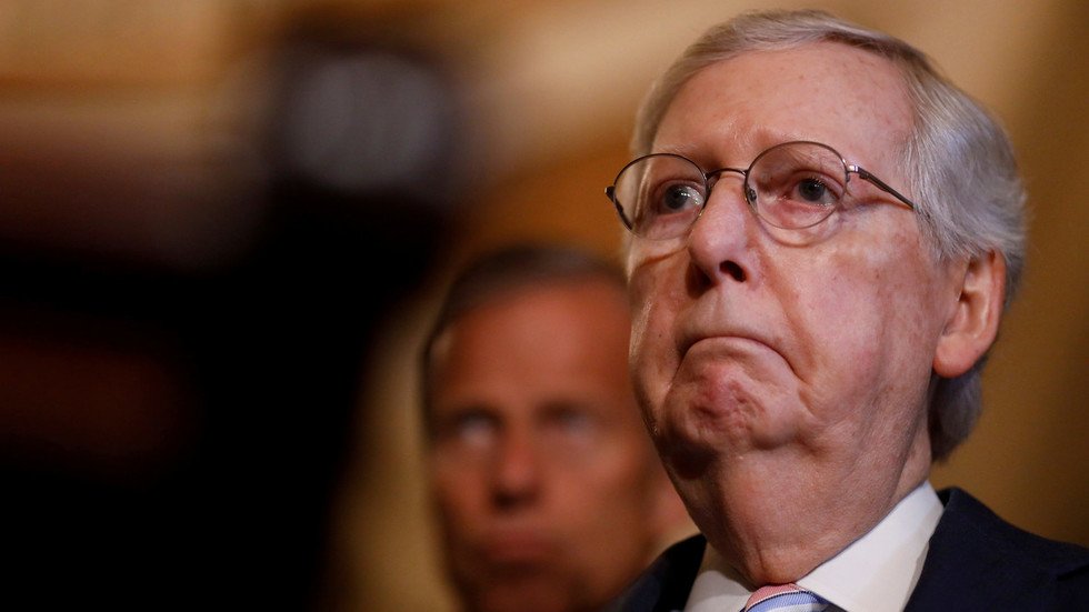 Protesters threaten to stab Mitch McConnell outside his home (VIDEO ...