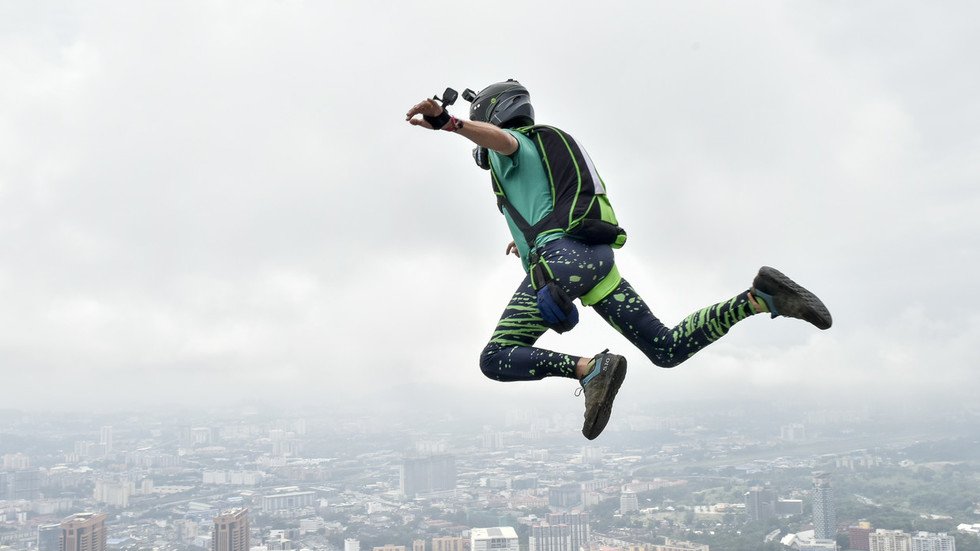 Spanish extreme sports YouTuber dies after parachute fails to open ...