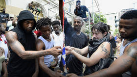 Hong Kong protesters go ‘Baltic,’ but some struggle to explain why (VIDEO)