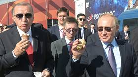 ‘Will you pay?’ Putin treats Erdogan to ice cream at MAKS 2019 Air Show