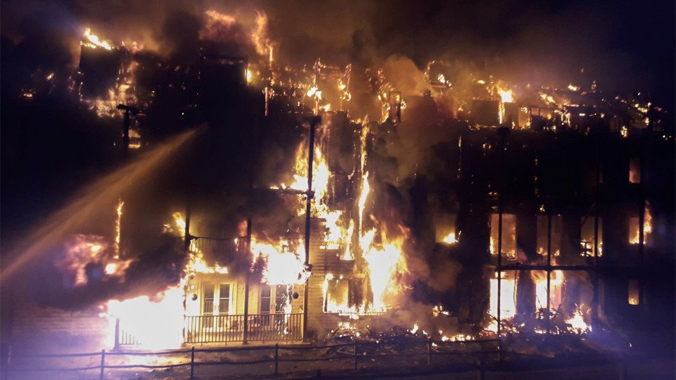 Working on fire. London in Flames. Fire in the Block. The building was completely destroyed in the Fire. South West London