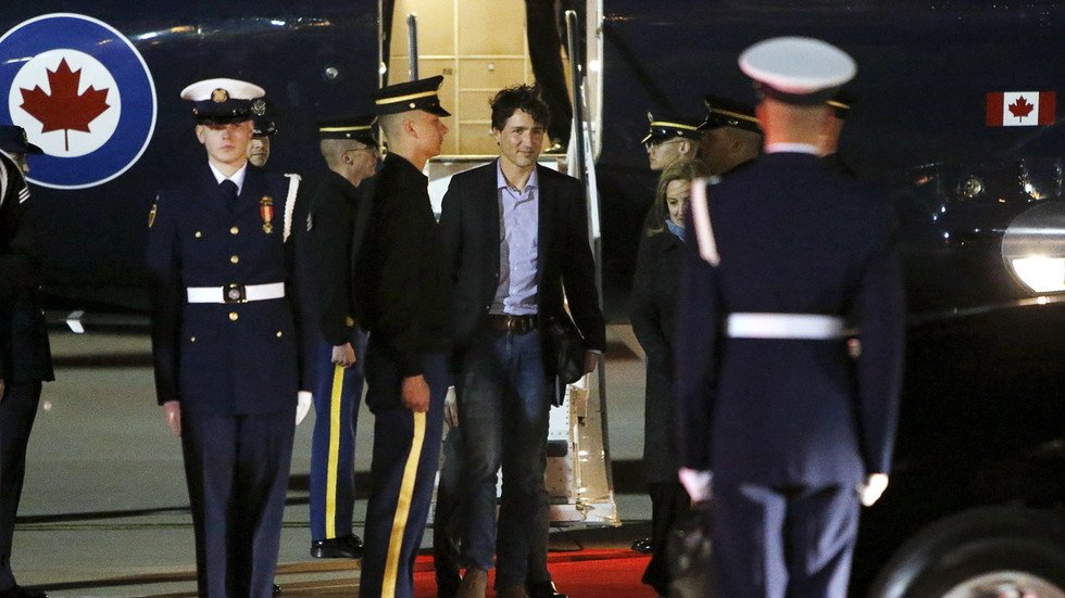 Right Wing Or Left Wing? Media Bus CRASHES Into Canadian PM Trudeau’s ...