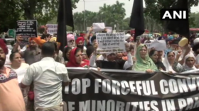 Violent protests in New Delhi after ‘kidnapping’ & ‘forced conversion’ of young girl in Pakistan