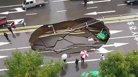 Plucky taxi driver escapes disaster as sinkhole swallows car in China (PHOTO, VIDEO)