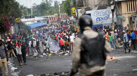 Protesters in Haiti burn buildings, loot police station in drive to remove president (PHOTOS)