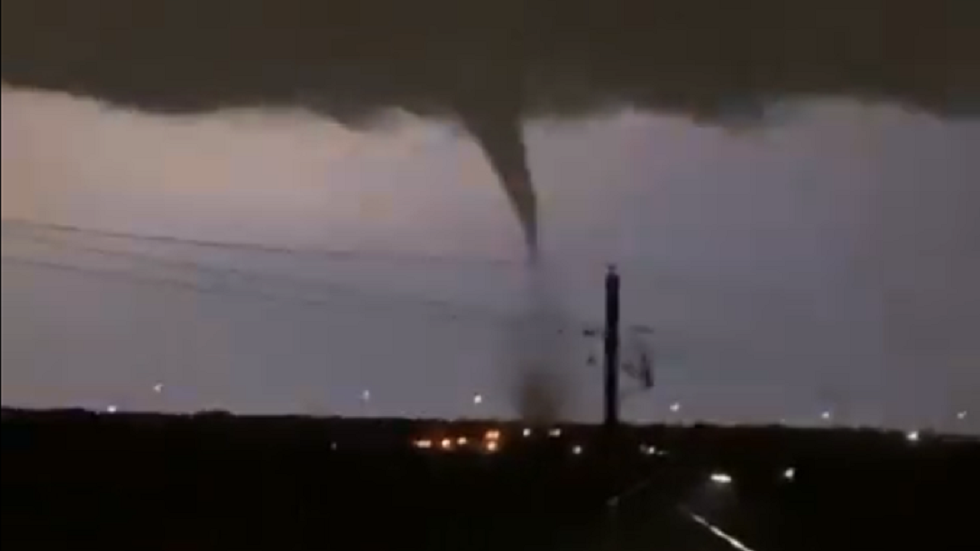 Tornado causes havoc & damages houses as it rips through Dallas, Texas ...