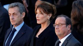 What on earth did Francois Hollande say that shocked Carla Bruni? (VIDEO)