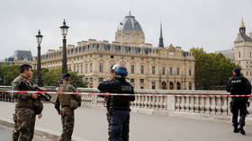 2 Paris police officers disarmed and suspended as department aims at radicalisation in its own ranks – reports