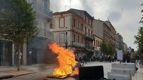 Police TEAR GAS Yellow Vest protesters in Toulouse during 48th week of mass demonstrations (VIDEOS)