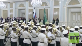 Sounds grate! Saudi military orchestra welcomes Putin with Russia’s anthem... or at least it tries to (VIDEOS)