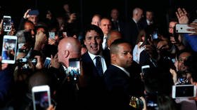 Losing majority with hysterical dignity? Trudeau’s ‘victory speech’ turns into scandal, as he jumps on stage interrupting rival