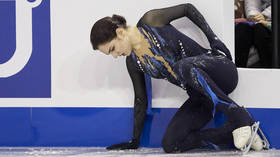 Russian star Medvedeva shuns media after huge fall in error-riddled skate in Canada (VIDEO)