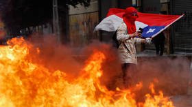 Chilean riot police knock down & drag elderly protester in brutal arrest amid massive anti-neoliberal protests (VIDEOS)