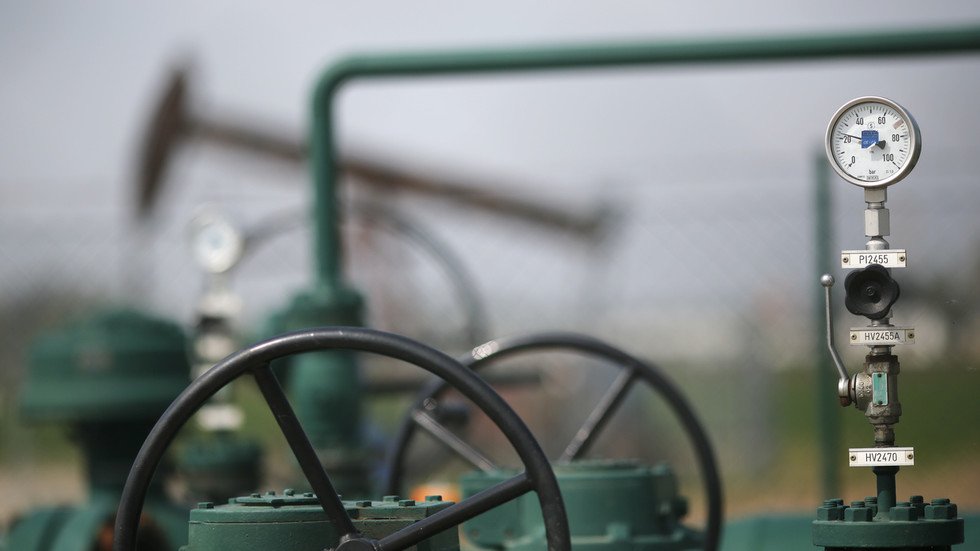 All eyes on OPEC as another oil glut looms — RT Business News