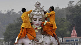 Hindu gods given FACE MASKS in Varanasi temple as Indian city coughs and chokes on smog (PHOTOS)