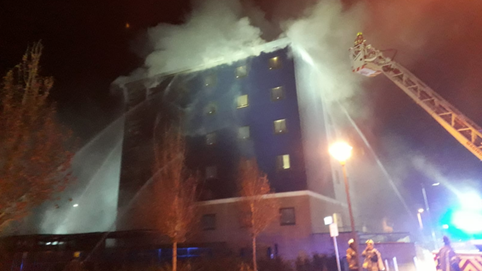 100 London Firefighters Deployed To Battle Travelodge Blaze, Dozens ...