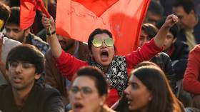 Professor’s car grazes sitting student during protest at Pakistani medical college (VIDEO)