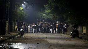 New Delhi police set ‘innocent students’ free as protesters besiege station after riots & clashes