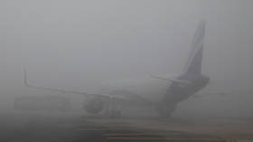 Flights diverted, trains delayed: New Delhi sinks in dense fog as India shivers from cold (VIDEOS)