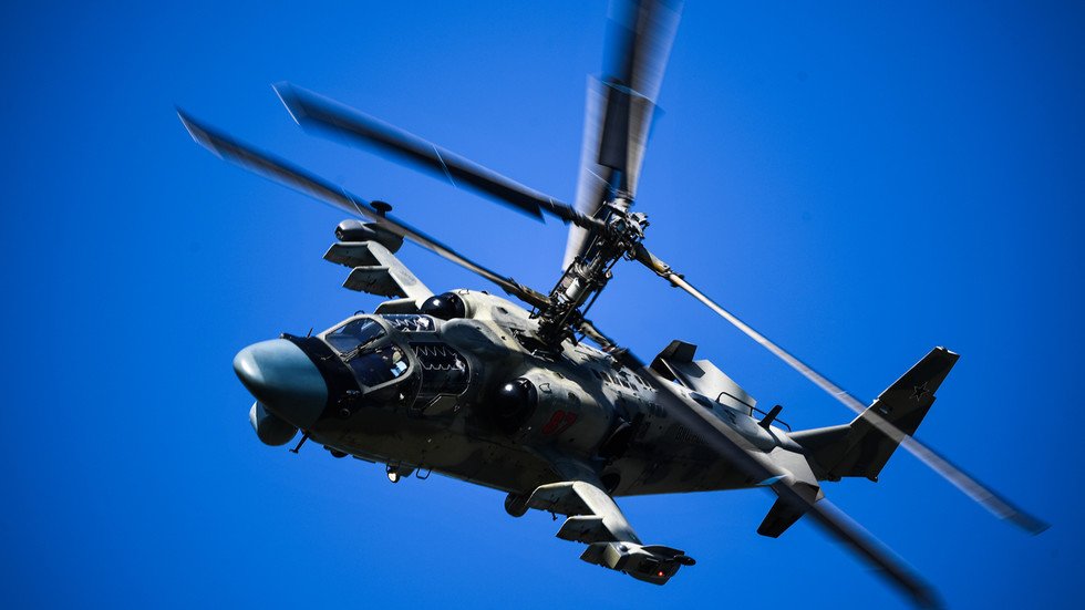 Alligator in the sky: Russian combat helicopter performs insane stunts ...