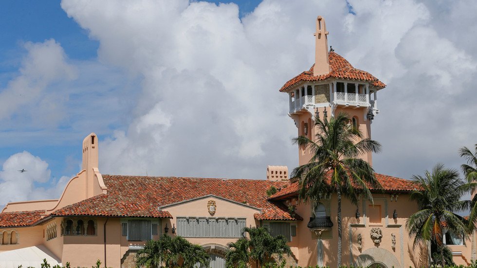 ‘Shots fired’ by police responding to incident at Mar-a-Lago Trump ...