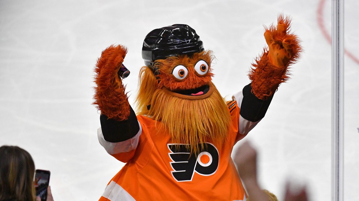 Internet defends 'Gritty' after Philly Flyers mascot is accused of punching  a kid — RT USA News