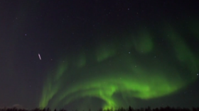 Shooting star adds a touch of class to northern lights display above Murmansk, Russia (VIDEO)