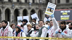 French forensic officers throw ‘bloody’ overalls in front of interior ministry, as strike continues