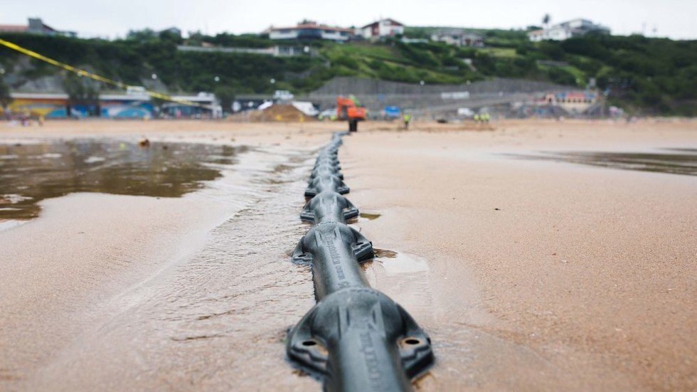 Russian GRU agents prowl undersea cables off Irish coast in
